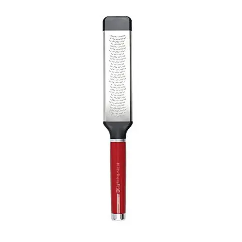 Produktbild: KitchenAid Käsereibe, 2-seitige Reibe aus geätztem Edelstahl mit feinen Reibelöchern – Empire Rot