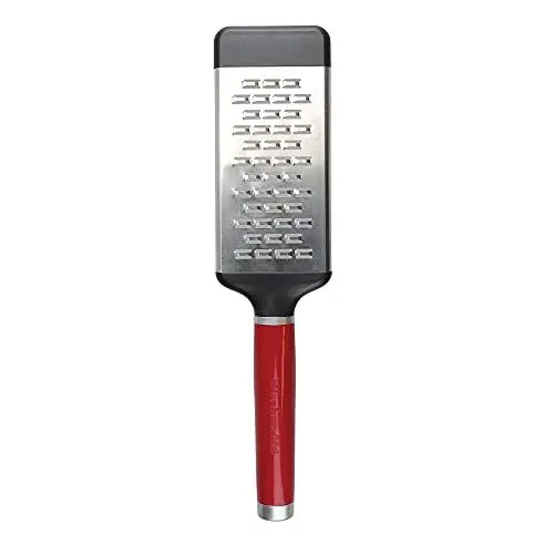 Produktbild: KitchenAid Käsereibe, 2-seitige Reibe aus geätztem Edelstahl mit mittelfeinen Reibelöchern –Empire Rot