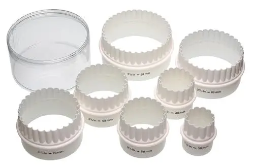 Produktbild: KitchenCraft Keksausstecher Set mit Sieben Ausstechern, Geeignet für jede Art von Gebäck, Runde Cookie Cutter, Spülmaschinensicher, Weiß