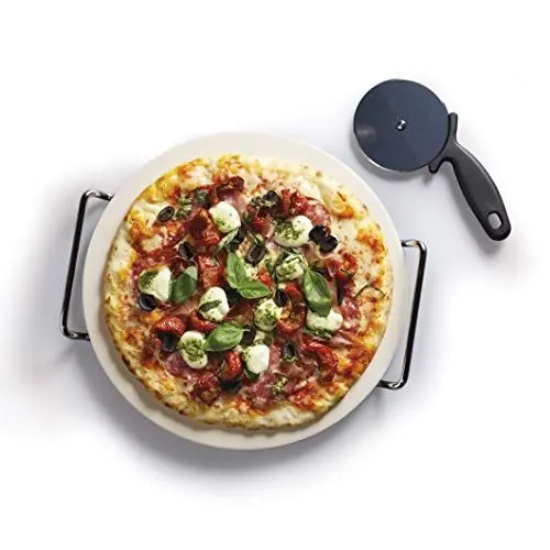 Produktbild: KitchenCraft Pizzastein mit Schneider 32cm, Keramik, Beige, 28 x 18 x 18 cm