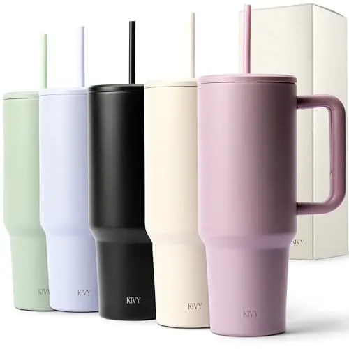 Produktbild: KIVY Thermobecher mit Strohhalm und Griff (24h Eiskalt) 1200ml Edelstahl Isolierbecher mit Henkel - Trinkbecher mit Deckel und Strohhalm - Tumbler Cup Modern - Tumbler Becher to go mit Strohhalm