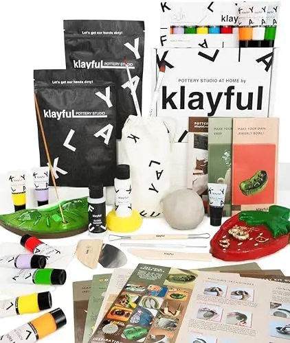 Produktbild: Klayful - Ton Töpferset für Anfänger | Lufttrocknendes DIY Set für Erwachsene | 3kg Ton, Werkzeuge, Acrylfarben, Pinsel, Dichtmittel, Anleitung (Klassische Töne)