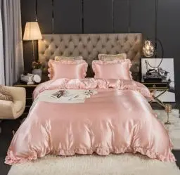 Produktbild: Koudi Satin Bettwäsche 220x240cm 3teilig Rosa Pink Uni Einfarbig Rüschen Glanzsatin Bettwäsche Set 1 Glatt Luxus Bettbezug mit Reißverschluss und 2 Kissenbezüge 80x80cm