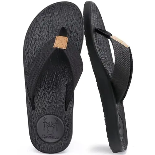 Produktbild: KuaiLu Flip Flops Herren Gummi Zehentrenner Männer Bade Sandalen Bequeme Breite Füße Badelatschen Rutschfest Yoga Gummi Fußbett Sommer Strand Zehensandalen Drinnen Draußen Schwarz 44