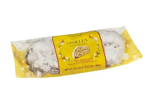 Produktbild: KuchenMeister Edel Marzipan Stollen 1000 g - Saftiger Stollen mit Rosinen, kandierten Früchten und einem Kern aus Marzipan (1 x 1 kg)