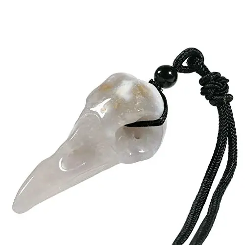 Produktbild: KYEYGWO Stein Raben Schädel Anhänger mit Einstellbar Nylon Seil, Weißer Achat Druse Halsketten Geschnitzte Kristall Rabe Totenkopf Ketten Krähenschädel Gotische Schmuck für Herren und Damen