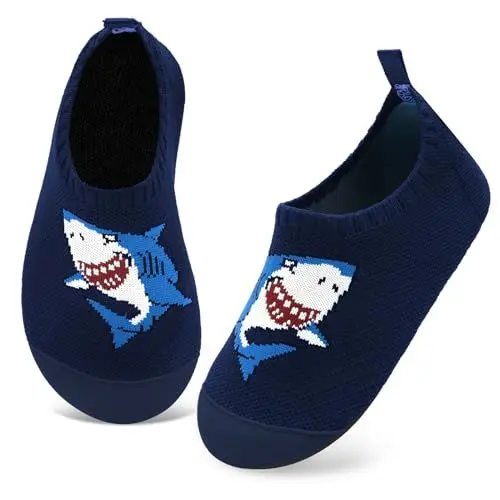 Produktbild: Kyopp Kinder Hausschuhe Junge Mädchen Pantoffeln Aquaschuhe Atmungsaktive Rutschfest Barfussschuhe Slipper Kindergarten Unisex (Hai Dunkelblau 24/25 EU)