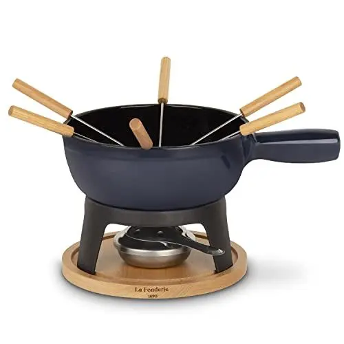 Produktbild: La Fonderie 1890, Fondue-Set aus Gusseisen für 6 Personen MONT JOUX, Käse- und Schokoladenfondues, 6 Gabeln mit Buchenholzgriffen, Sockel aus Naturholz, Kapazität 1,8L