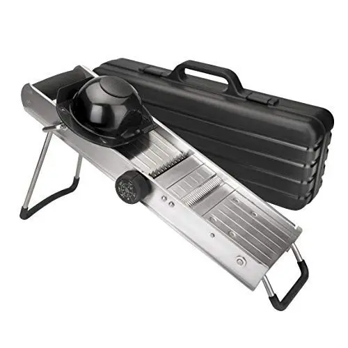 Produktbild: Lacor - 60357 - Mandoline, Mit Edelstahl Schwenkschutz und Klingen, rutschfeste Füße und Griff, ideal zum Schneiden Kartoffeln, Gemüse, Obst, professionelle Küche, 12,5 x 50 cm, Edelstahl
