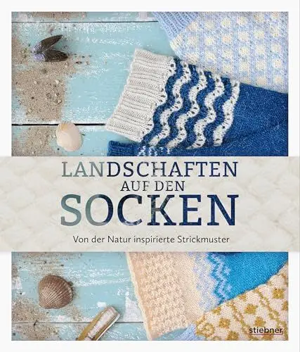 Produktbild: Landschaften auf den Socken. Von der Natur inspirierte Strickmuster. Wellen, Wälder, Berge: 20 Sockenmuster aus acht bekannten Designerinnen. Strickanleitungen für Anfänger:innen & Fortgeschrittene