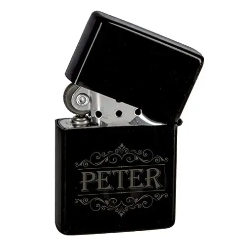 Produktbild: Lantelme Feuerzeug mit Gravur Sturmfeuerzeug mit Wunschgravur personalisiert Geschenk für Männer (Schwarz)