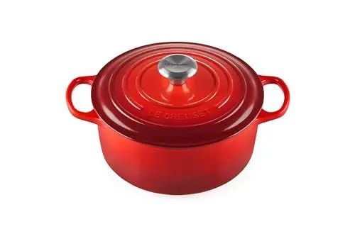 Produktbild: Le Creuset Signature Gusseisen-Bräter mit Deckel, Ø 24 cm, Rund, Für alle Herdarten und Induktion geeignet, Volumen: 4,2 l, 4,305 kg, Kirschrot, 21177240602430