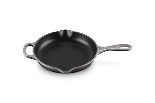 Produktbild: Le Creuset Signature Gusseisen Brat- und Servierpfanne, Rund, Ø 23 cm, Für alle Herdarten inkl. Induktion geeignet, 1,93 kg, Flint