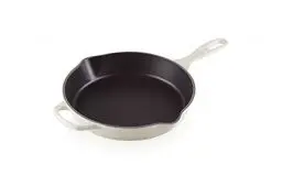 Produktbild: Le Creuset Signature Hohe Brat- und Servierpfanne aus Gusseisen, für alle Herdarten und Backöfen, 26 cm, 2 Liter, Meringue, 20187267160422