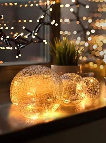 Produktbild: LED Kugel 3er Set Glaskugel warmweiß mit Batterie, Timer, Kratzschutz – Wunderschöne innen – Leuchtdeko, Deko Wohnung modern, Fensterbank Lampe, Flur Dekoration
