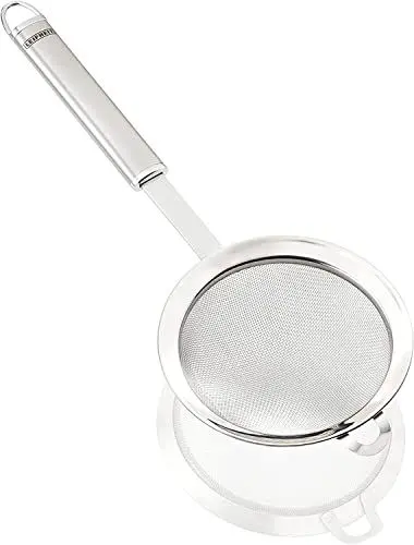 Produktbild: Leifheit Küchensieb Ø 11 cm Sterling-Serie, feinmaschiges Nudelsieb aus hochwertigem Edelstahl, Sieb mit praktischer Aufhängeöse und ovalem Handgriff, Haushaltssieb, silber