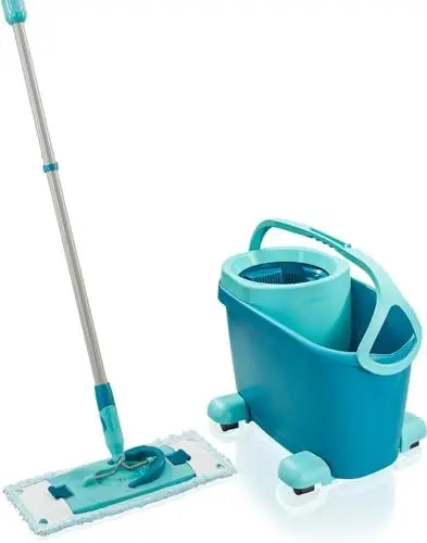 Produktbild: Leifheit Set CLEAN Twist M Flachwischer Ergo 2.0 mit Rollen, Bodenwischer mit Supersoft Bezug für nebelfeuchte Reinigung auf Parkett, Laminat & Echtholz, Mop mit Click-System und Schleudertechnologie