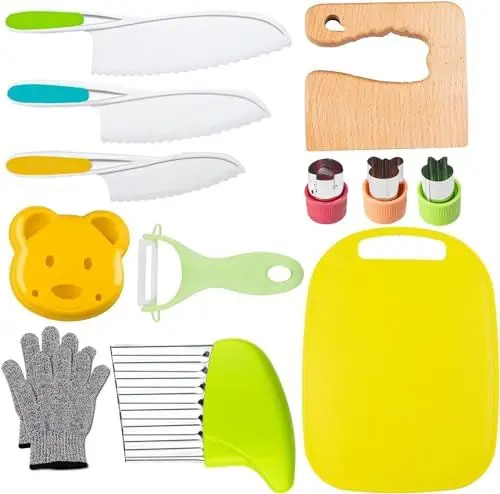 Produktbild: Leking 13 Pcs Kinder Messer Set mit Handschuhen Schneidebrett Bär Sandwich Cutter Obst Gemüse Cutters gezackte Kanten Kunststoff Kleinkinder Messer für echtes Kochen