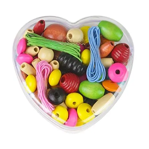 Produktbild: Lena 32043 - Bastelset Holzfädelperlen in Herz Dose, mit Fädelperlen aus Holz, ca. 2 cm groß, Holzperlen Mix Set für Kinder ab 3 Jahre, Perlen zum Selberbasteln von Ketten und Fädeln von Perlenschmuck