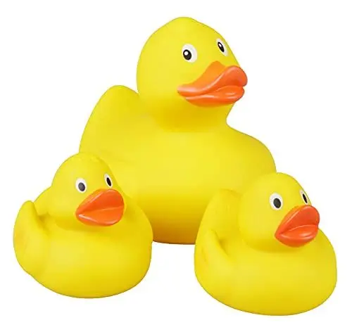 Produktbild: Lena 65543 - Entenfamilie 3er Set, Mama Ente ca. 11cm und 2 Enten Küken ca. 5cm als Badewannen Spielzeug, Quietscheente zum Baden und Spielen, Badeente Familie, Entenset für Kinder ab 12 Monaten, gelb
