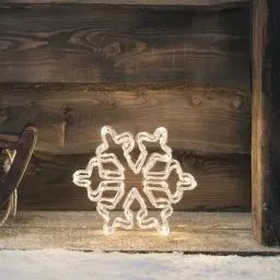 Produktbild: Lights4fun LED Schneeflocke Stehend Beleuchtet 30cm Timer warmweiß Schneeflocke Outdoor Weihnachtsdeko Aussen