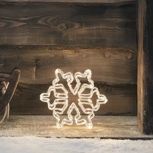 Produktbild: Lights4fun LED Schneeflocke Stehend Beleuchtet 30cm Timer warmweiß Schneeflocke Outdoor Weihnachtsdeko Aussen