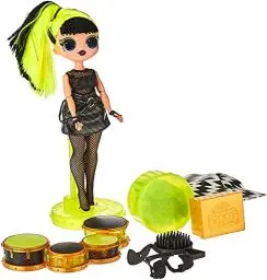 Produktbild: L.O.L. Surprise! OMG Remix Rock BHAD GIRL Modepuppe mit 15 Überraschungen - mit Schlagzeug, Outfit, Schuhen, Bürste, Puppenständer, Songtext-Magazin & Plattenspieler-Paket - Für Mädchen ab 4+ Jahren