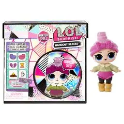 Produktbild: L.O.L. Surprise! Winter Chill Hangout Spaces Möbelset - Cozy Babe - Mit 10+ Überraschungen inkl. Puppe, Accessoires und Möbel - 2-in-1 Spielset - Tolles Geschenk für Mädchen und Jungen ab 4 Jahren