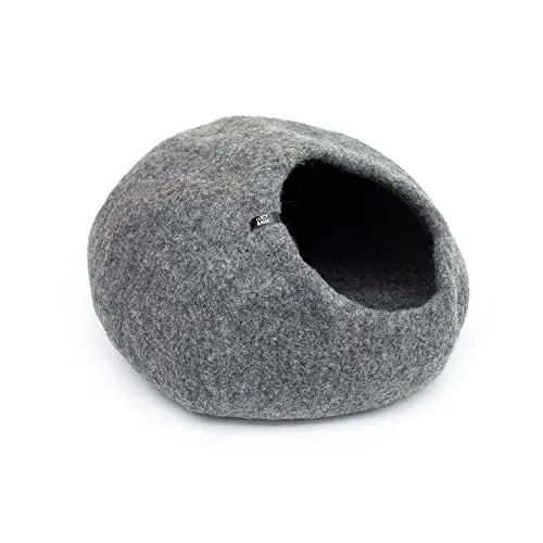 Produktbild: LucyBalu® Premium Katzenhöhle aus Filz | Natürliches Katzenbett aus 100% Flauschiger Wolle | Filzhöhle für Katzen handgefertigt in Nepal | Kuschelhöhle für Katzen | 45x45x28 cm | Grau