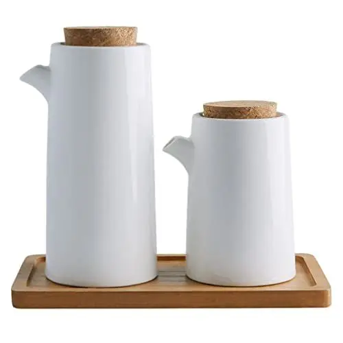 Produktbild: Lurrose Ölspender Keramik Speiseölkanne Auslaufsicher Ölkännchen Öltopf Speiseölspender Olivenöl Essig Spender Sojasauce Topf Sauce Dispenderflasche mit Tablett für Kochen Grillen Backen 2 Stück