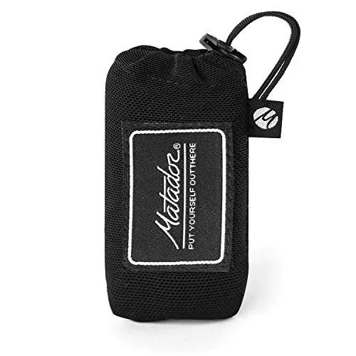 Produktbild: Matador Pocket Blanket Mini - Schwarz (Sitzplätze 1-2)·· Ultraleichte Picknickdecke·· Faltbare Picknickdecke für trockenes Sitzen·· Stranddecke sandfrei & Wanderdecke für Konzerte, Wandern, Camping