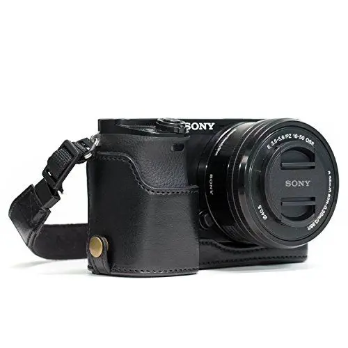 Produktbild: MegaGear Ever Ready Leder Kamera Halbtasche mit Trageriemen und Batteriezugang für Sony Alpha A6300, A6000 schwarz