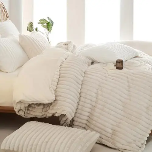 Produktbild: Menkala Plüsch Bettwäsche 135x200 4teilig Beige Uni Winter Warm Shaggy Cashmere Touch Streifen Plüschbettwäsche Flauschig Felloptik Wende Bettbezug Reißverschluss und Kissenbezug 80x80 cm