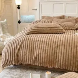 Produktbild: Menkala Plüsch Bettwäsche 135x200 Khaki Braun Uni Gestreift Winter Warm Cashmere Touch Shaggy Flauschig Plüschbettwäsche Set Kunstfell Wende Bettbezug und 1 Kissenbezug 80x80cm Reißverschluss