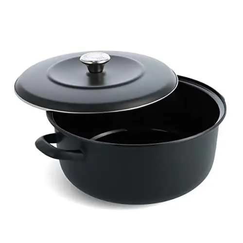 Produktbild: Merten & Storck Schmiedeeiserner Dutch Oven mit Deckel, 26 cm/5 Liter, Induktion,selbstbindender gewölbter Deckel,backofensicheres Kochen bis 300°C,für alle Herdarten,für Eintöpfe und Aufläufe,Schwarz