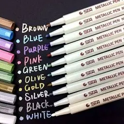 Produktbild: Metallic Marker Stifte Metallischen Marker: APOGO 10 Farben Metallic Stifte für Fotoalbum zum Selbstgestalten, Gästebuch Hochzeit, Scrapbook Zubehör, Keramik, Weihnachten Halloween Deko Stifte