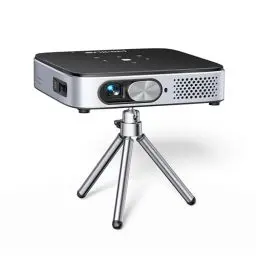 Produktbild: Mini Beamer, Android 11.0 DLP Ultrakurzdistanz Smart Beamer mit Akku, WiFi6 Bluetooth Portabler Beamer 1080P Full HD Unterstützung, Staubdicht Projektor Handy für Outdoor/Heimkino
