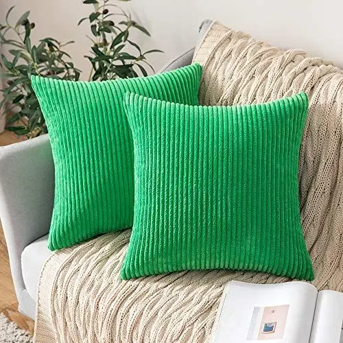Produktbild: MIULEE 2er Set Kissenbezüge Kord Kissenhülle Dekorative Kissenbezug Sofakissen Couchkissen Dekokissen Zierkissenbezug Kuschelkissen für Sofa Schlafzimmer Wohnzimmer 50x50 cm Dunkelgrün