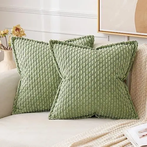 Produktbild: MIULEE Kordsamt Kissenbezug Dekorative Kissenbezüge Kissenhülle Moderne Sofakissen Dekokissen Zierkissen Couchkissen Weicher für Sofa Wohnzimmer Schlafzimmer 2er Set 45x45 cm Grasgrün