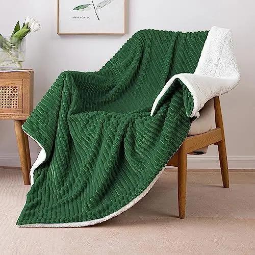 Produktbild: MIULEE Kuscheldecke Dicke Wohndecke Lammdecke Bettdecke Gestreifte Flauschige Weiche Decke Sofaüberwurf Couchdecke für Bett Sofa Wohnzimmer 150x200 cm Dunkelgrün