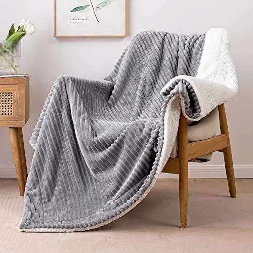 Produktbild: MIULEE Kuscheldecke Dicke Wohndecke Lammdecke Bettdecke Gestreifte Flauschige Weiche Decke Sofaüberwurf Couchdecke für Bett Sofa Wohnzimmer 150x200 cm Grau