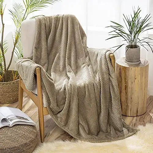 Produktbild: MIULEE Kuscheldecke Granulat Fleecedecke Flanell Decke Weich Flauschig Einfarbig Wohndecken Couchdecke Sofadecke Blanket für Bett Sofa Schlafzimmer Büro, 125x150 cm Khaki