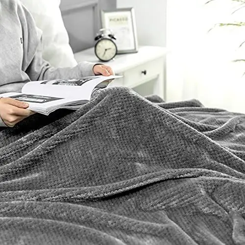Produktbild: MIULEE Kuscheldecke Granulat Fleecedecke Flanell Decke Weich Flauschig Einfarbig Wohndecken Couchdecke Sofadecke Blanket für Bett Sofa Schlafzimmer Büro, 170x210 cm Dunkelgrau