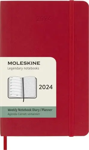 Produktbild: Moleskine Wochenplaner mit Platz für Notizen 12 Monate 2024, Planer 2024, Pocket Format 9x14, weicher Einband und elastischer Verschluss, scharlachroter Farbton