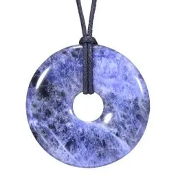Produktbild: Morella Damen Halskette 80 cm Donut Edelstein Anhänger afrikanischer Sodalith im Samtbeutel