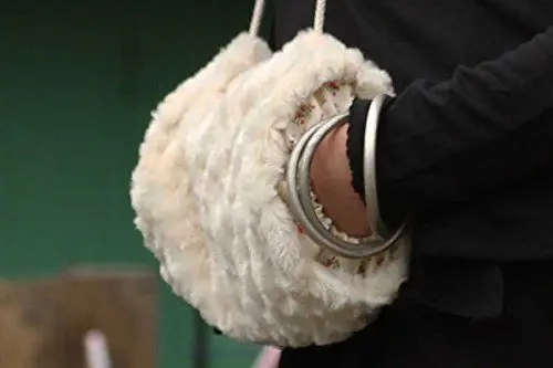 Produktbild: Muff Handmuff Damen mit Kordel creme