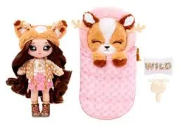 Produktbild: Na! Na! Na! SurpriseCamping Serie - MYRA WOODS - Weiche Plüschpuppe im Hirsch-Look mit braunem Haar und kuscheligem Tierschlafsack - Outfit, Kissen und Bürste - Zum Sammeln - Für Kinder ab 5 Jahren