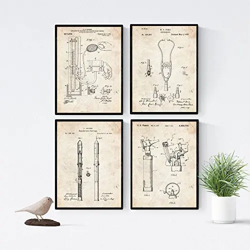 Produktbild: Nacnic Medizin Patent Poster 4er-Set | Posterset mit Erfindungen und alten Werkzeugen | Bilder von Blutdruckmessgerät, Spritze, Sthetoskop und Ohrenspiegel | Größe A4.