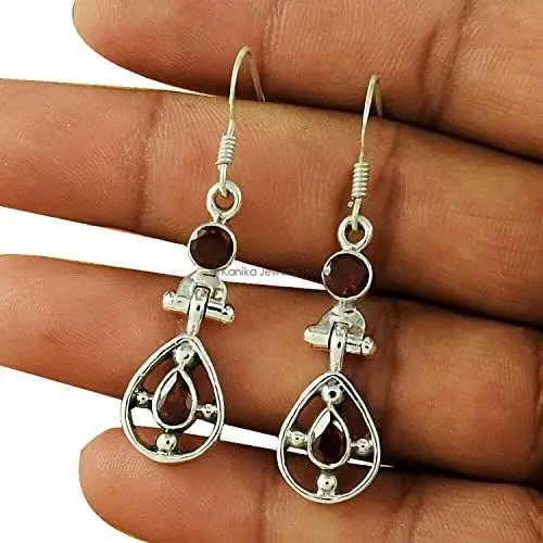 Produktbild: Natürliche Tropfen-Ohrringe aus 925er Sterlingsilber mit Granat-Ohrhaken für Damen
