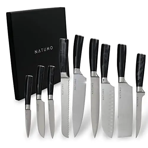 Produktbild: NATUMO Küchenmesser Set 9-teilig. HRC 56+ scharfes Messerset Profi in Damast-Optik aus Allzweckmesser, Fleischmesser, Gemüsemesser, Santoku Messer, Chefmesser (Schwarz)